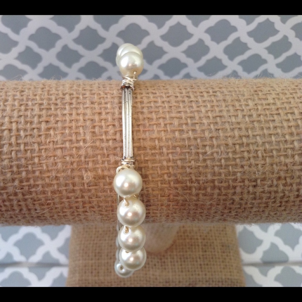 ❇️ 3 for $10 Silver Wrapped Pearl Bangle